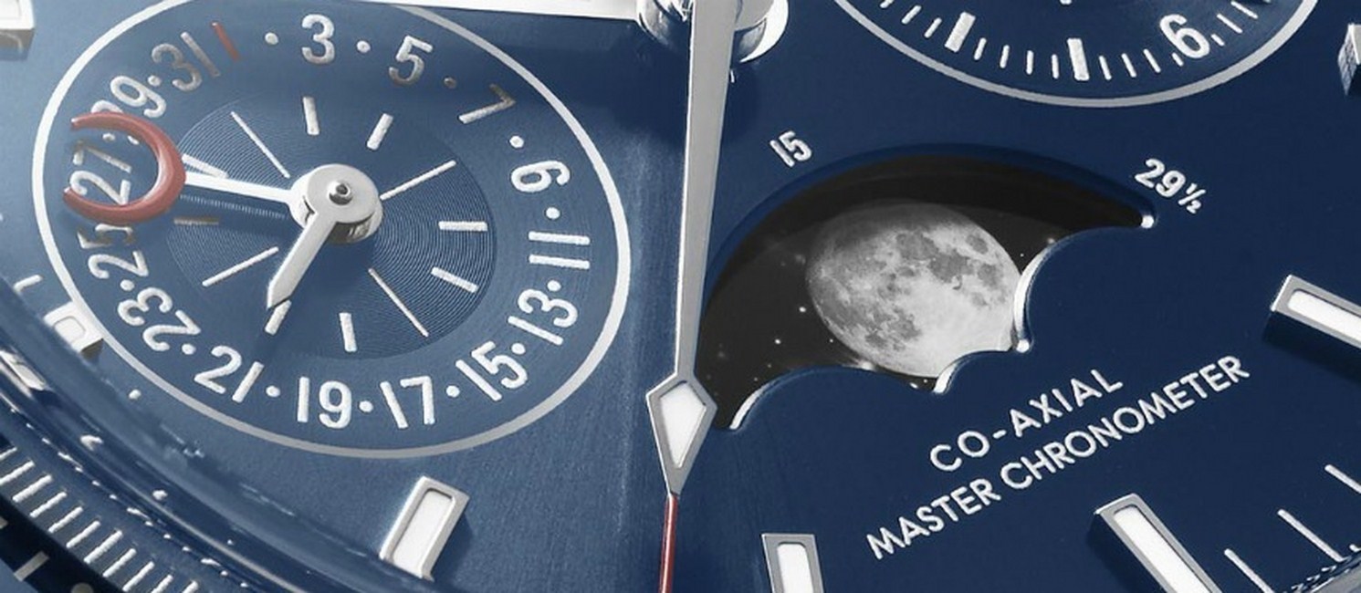 dong ho Omega Speedmaster Moonphase Chronograph